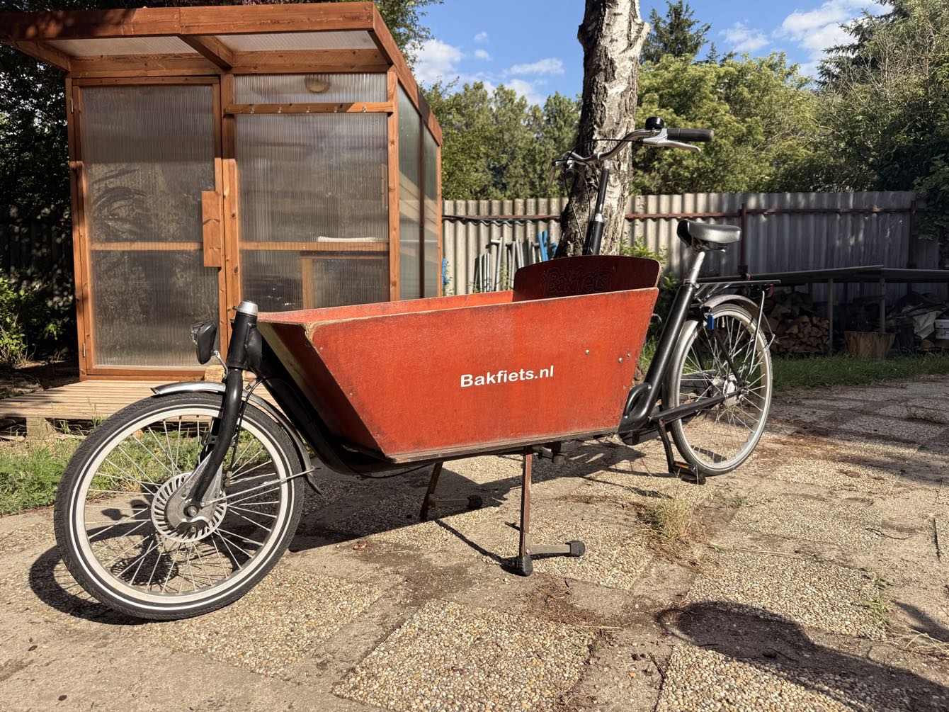 Fekete Bakfiets.nl long cargo bringa — oldalnézet